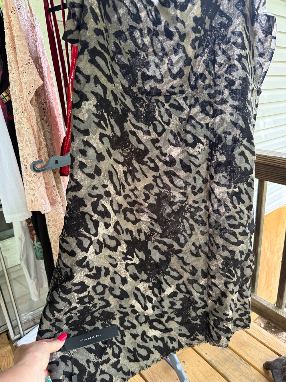 NWT Tahari 26” x 70” 100% Merino Wool Scarf Black/Gray/Cream Leopard Print